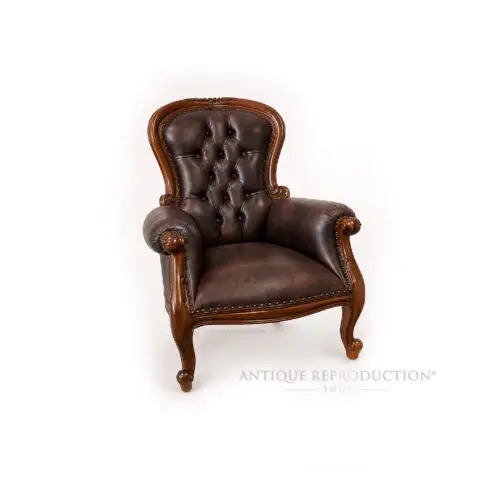 Heritage Grand Library Chair in genuine leather with Chesterfield buttoning and solid mahogany frame